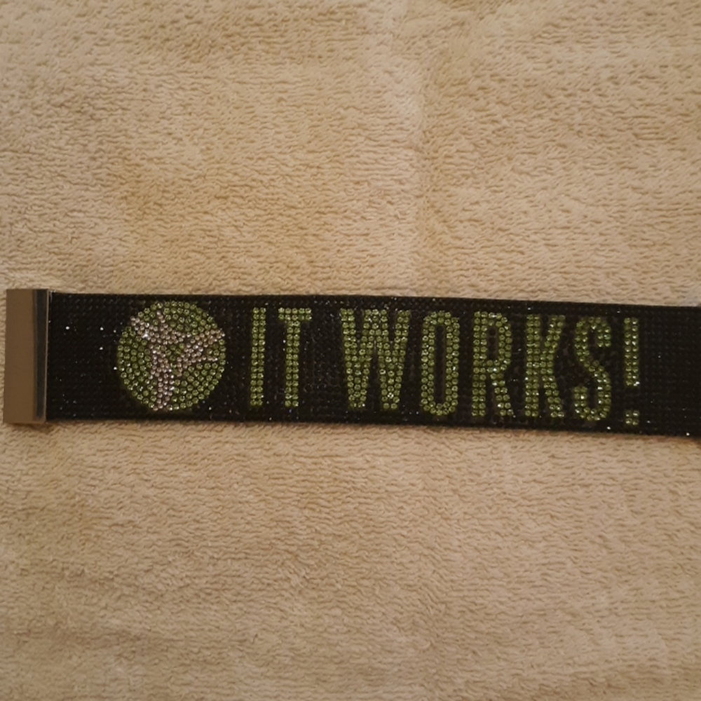 It Works bracelet